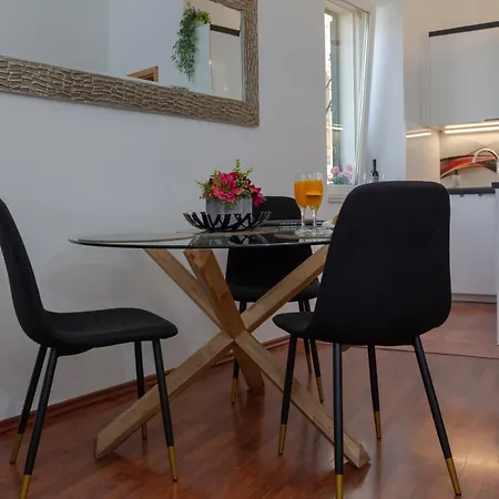 Cozy Central 3 Guests