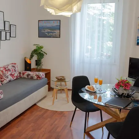 Апартаменты Cozy Central 3 Guests