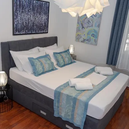 Апартаменты Cozy Central 3 Guests *