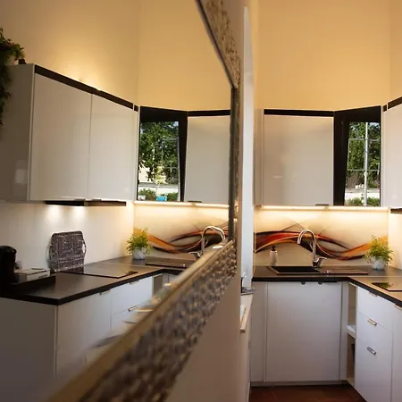 Cozy Central 3 Guests Апартаменты *