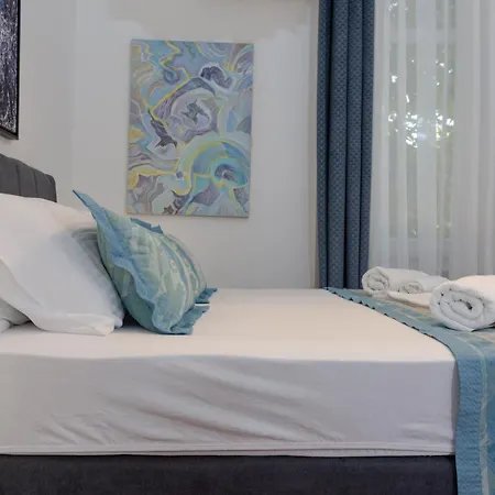 Апартаменты Cozy Central 3 Guests *